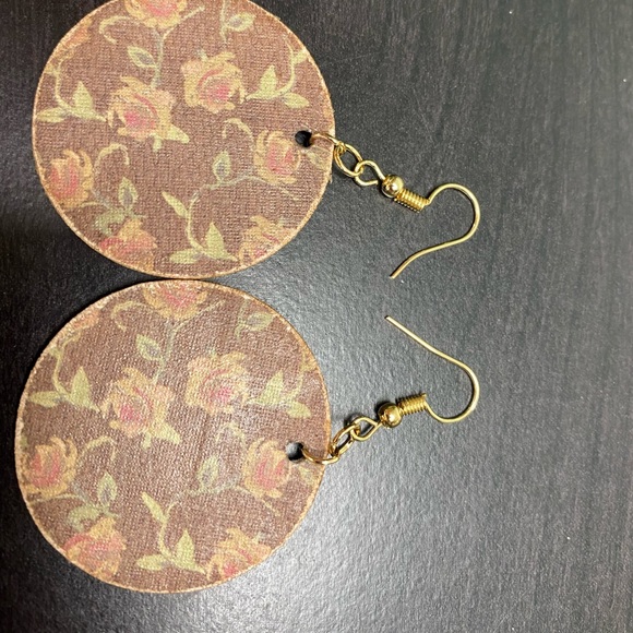 Handmade wood and paper earrings - Picture 2 of 2
